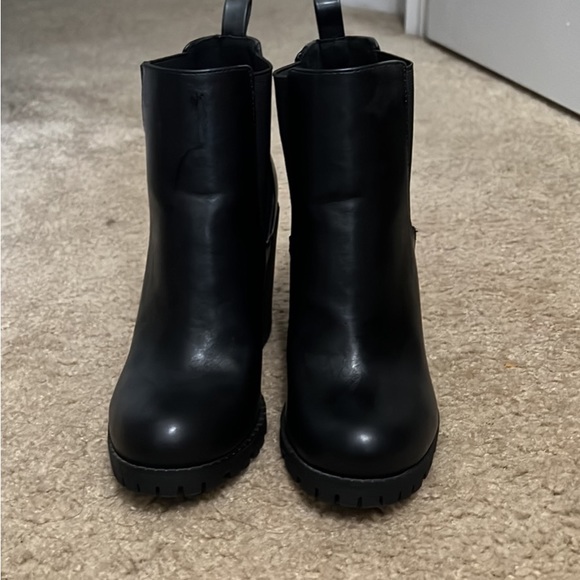 Chunky heel black booties - Picture 2 of 4
